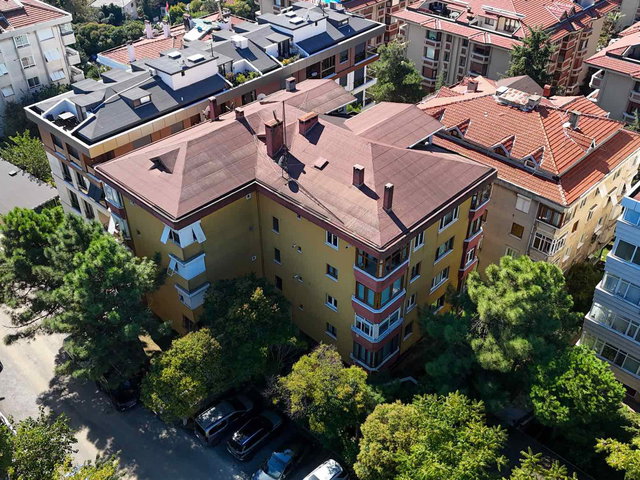 ACIBADEMIN EN GÜZEL LOKASYONUNDA....3+1 SATILIK...BOŞ.....