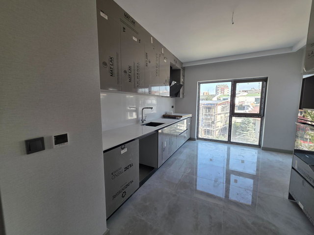 ÇAYYOLU GARDENIA  DA GORDİON AVM YAKINI SIFIR 4+1  SON KAT