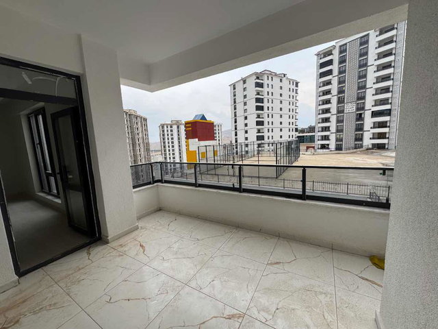 RE/MAX DEĞİŞİMDEN SEYRAN VİZYON EVLERİ’NDE 2+1 | 120 M² NET