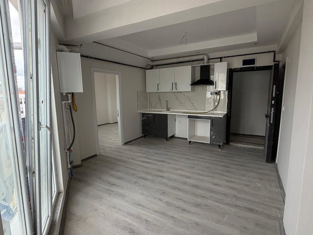 REMAX MID'DEN ÜNIVERSITEYE YÜRÜYÜŞ MESAFESINDE KIRALIK 1+1 DAIRE