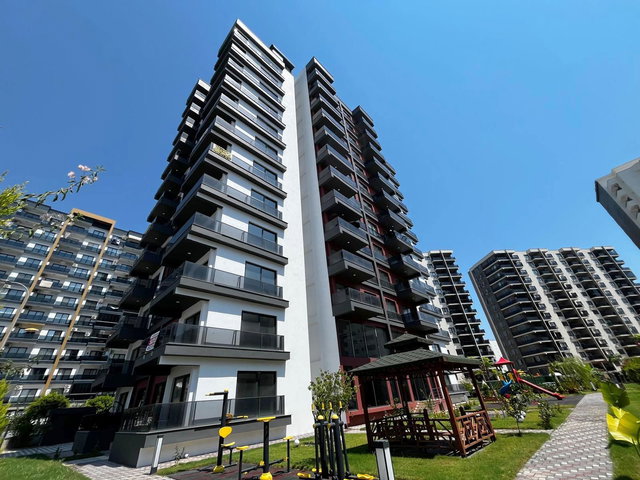 REMAX TOROS'TAN KARGIPINARI'NDA HAVUZLU SİTE İÇERİSİNDE CAZİP FİYATLI GENİŞ 1+1