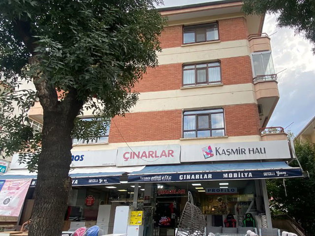KURTULUŞ PARKI YAKINI ,KIBRIS CADDESI'NDE ,BAHÇE IÇINDE 2+1