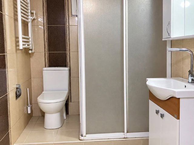 KURTULUŞ PARKI YAKINI ,KIBRIS CADDESI'NDE ,BAHÇE IÇINDE 2+1