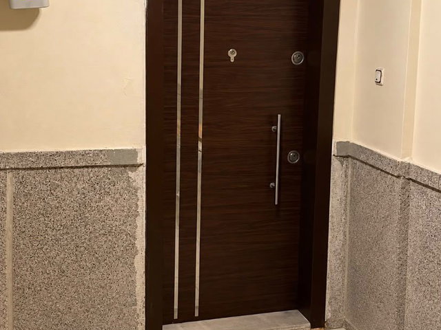 KURTULUŞ PARKI YAKINI ,KIBRIS CADDESI'NDE ,BAHÇE IÇINDE 2+1