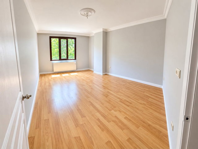 PENDİK KURTKÖY MERKEZ CADDE ÜZERİ 200 M² EMSALSİZ DAİRE