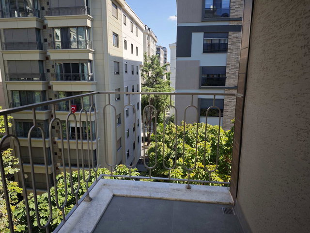 ERENKÖY NEŞET USMAN SOKAK SIFIR GENİŞ 3+1 105M2 NET OTOPARKLI