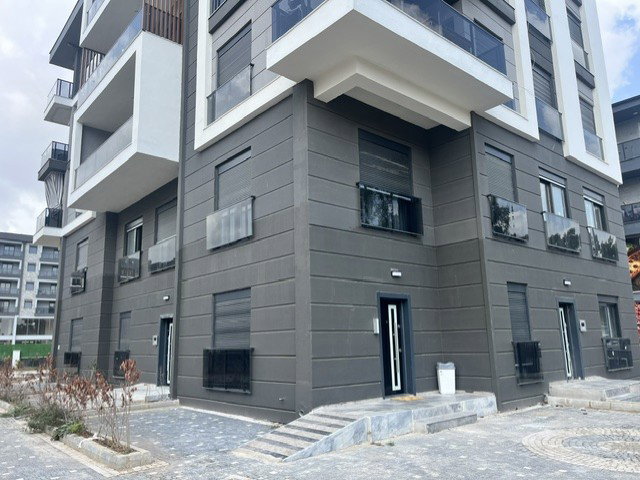 ALTINOVA ORTA MAHALLE DE SIFIR -KATTA 1+1 YATIRIMLIK FIRSAT DAİRE
