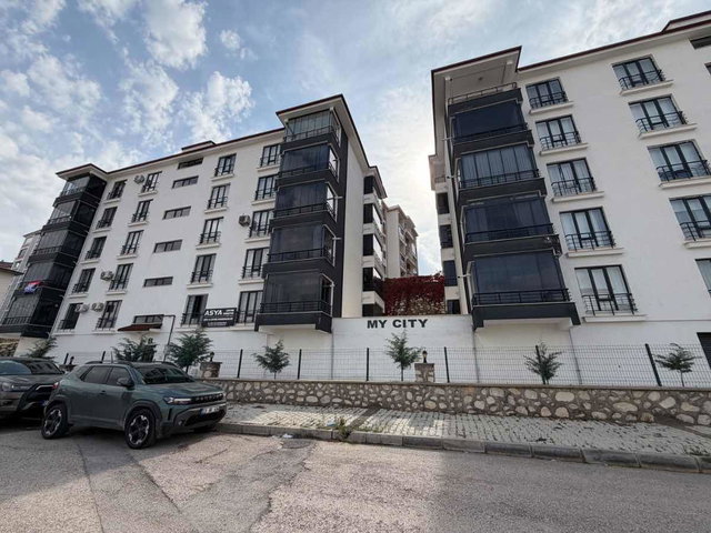 RE/MAX DEĞİŞİM'DEN CUMHURİYET MAHALLESİ'NDE 3+1 FERAH ARA KAT KÖŞE DAİRE