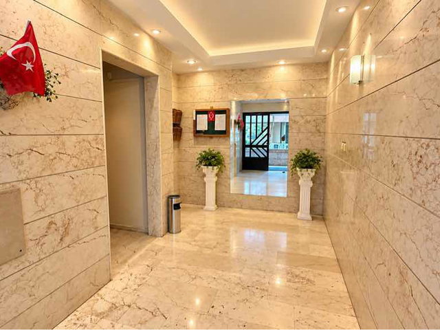 KADIKÖY KIZILTOPRAK’TA MARMARAYA YAKIN 5.KATTA 3+1 SATILIK DAİRE