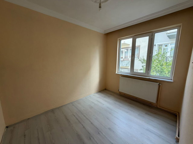 REMAX MİD BAHÇELİEVLER TEKNİK LİSE CİVARI KİRALIK 2+1 DAİRE