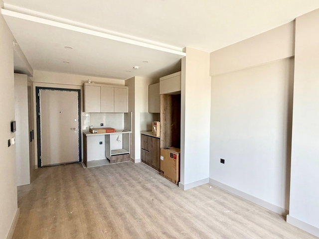 ELEN 145 - ANADOLU BULVARI ÜZERİ & METRO YANI SIFIR 1+1 DAİRE