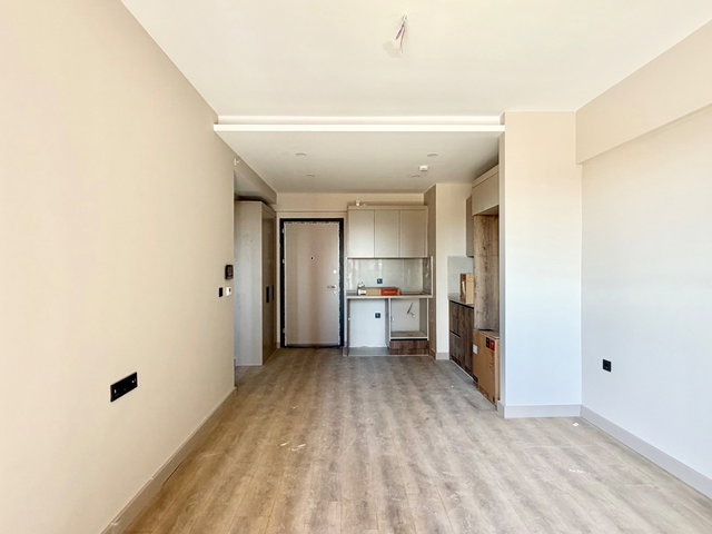 ELEN 145 - ANADOLU BULVARI ÜZERİ & METRO YANI SIFIR 1+1 DAİRE