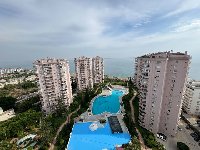 REMAX PALM'DEN LİPARİS 1 SİT.'DE DENİZ MANZARALI YENİLENMİŞ 4+1