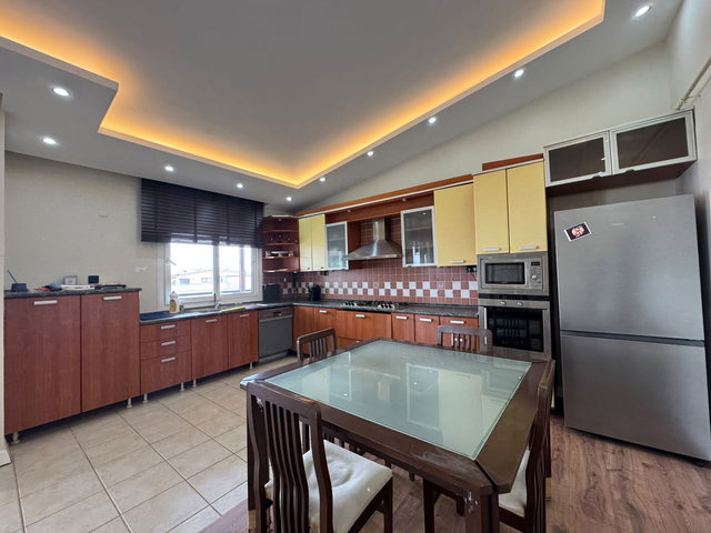 REMAX PALM'DEN LİPARİS 1 SİT.'DE DENİZ MANZARALI YENİLENMİŞ 4+1