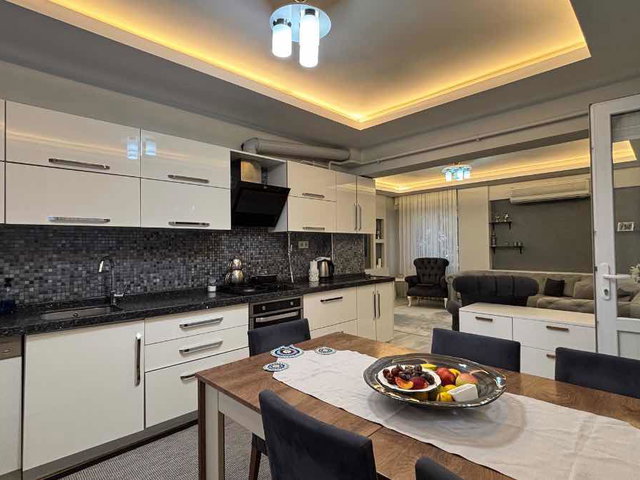 ADAPAZARI YENİGÜNDE 147 M² 3+1 ARA KAT DAİRE + 60 M² DÜKKÂN