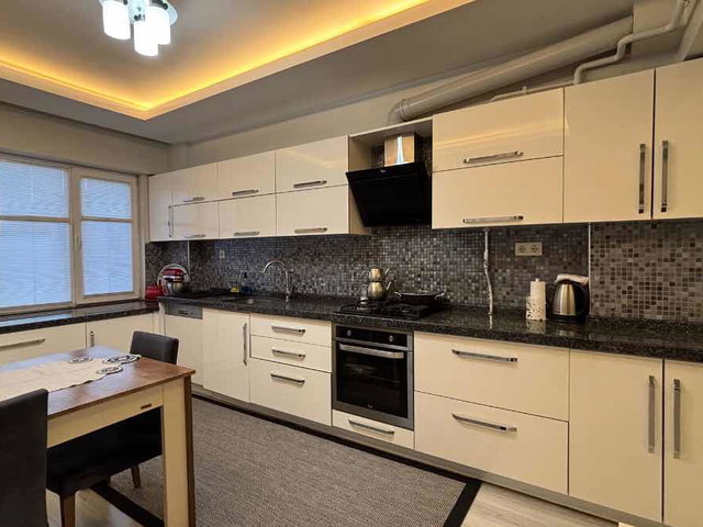 ADAPAZARI YENİGÜNDE 147 M² 3+1 ARA KAT DAİRE + 60 M² DÜKKÂN