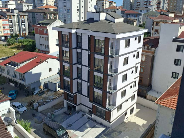 ÜMRANİYE NECİP FAZILDA METROYA YAKIN AÇIK VE KAPALI OTOPARKLI 1. KATTA LÜKS SIFIR 1+1 DAIRE