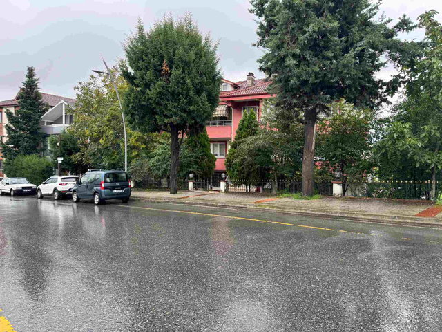 SERDİVAN’IN MERKEZİNDE, SEÇKİN KONUMDA 3+1 135 M² SATILIK DAİRE
