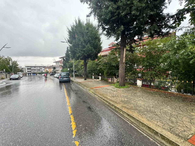 SERDİVAN’IN MERKEZİNDE, SEÇKİN KONUMDA 3+1 135 M² SATILIK DAİRE