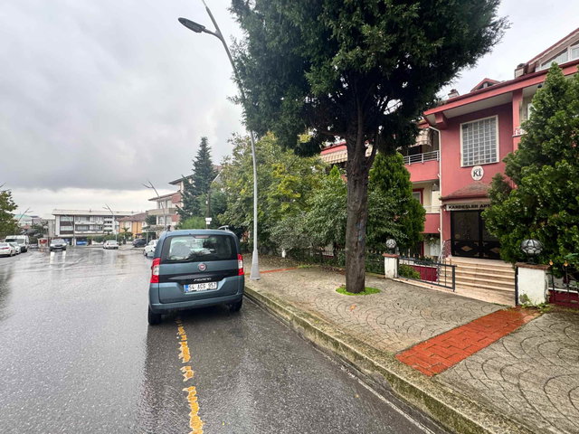 SERDİVAN’IN MERKEZİNDE, SEÇKİN KONUMDA 3+1 135 M² SATILIK DAİRE
