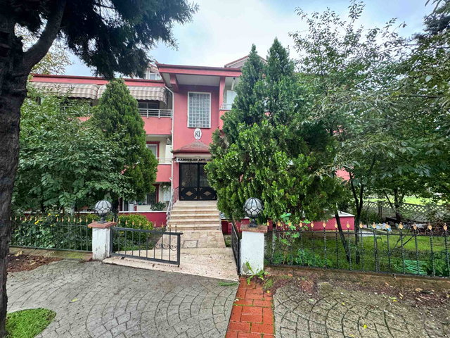 SERDİVAN’IN MERKEZİNDE, SEÇKİN KONUMDA 3+1 135 M² SATILIK DAİRE