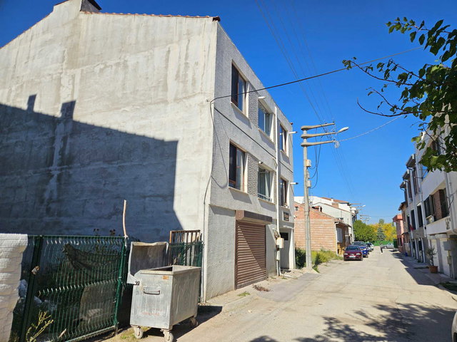 REMAX MOD'DAN SAZOVA MAH. KAPALI OTOPARKLI SATILIK GENİŞ 1+1