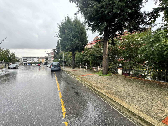 SERDİVAN’IN MERKEZİNDE, SEÇKİN KONUMDA 3+1 135 M² SATILIK DAİRE