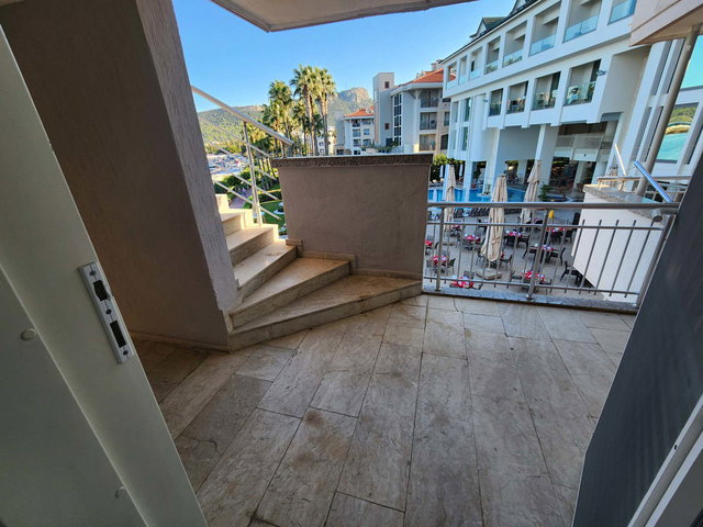 KEMER'DE DENİZE TAM SIFIR LUX 2+1 EŞYALI KİRALIK YALI DAİRESİ