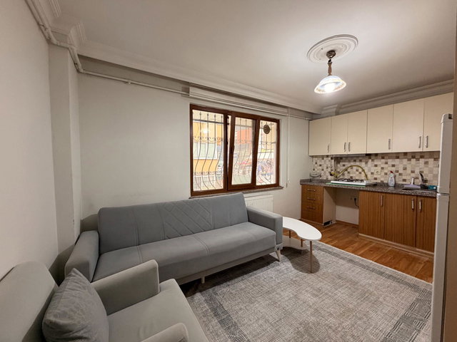 ÜSKÜDAR BULGURLU METROYA YÜRÜME MESAFESİNDE 2+1 KİRALIK DAİRE