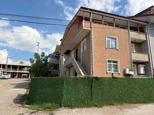 KARTEPE EMEKEVLER MAHALLESIN'DE BAHÇELI 3+1  KIRALIK EV