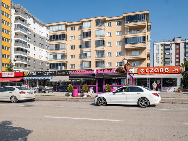 REMAX AREA DAN ALTINŞEHIR MERKEZI KONUMDA SATILIK 3+1 DAIRE