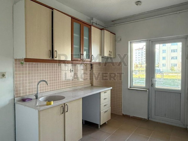 RE/MAX LACİVERT'TEN ÇAT YOLU TOKİLERDE 3+1 KİRALIK DAİRE