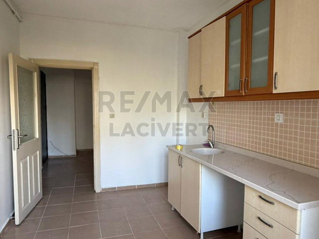RE/MAX LACİVERT'TEN ÇAT YOLU TOKİLERDE 3+1 KİRALIK DAİRE