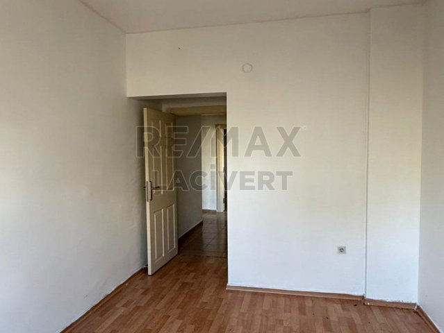 RE/MAX LACİVERT'TEN ÇAT YOLU TOKİLERDE 3+1 KİRALIK DAİRE