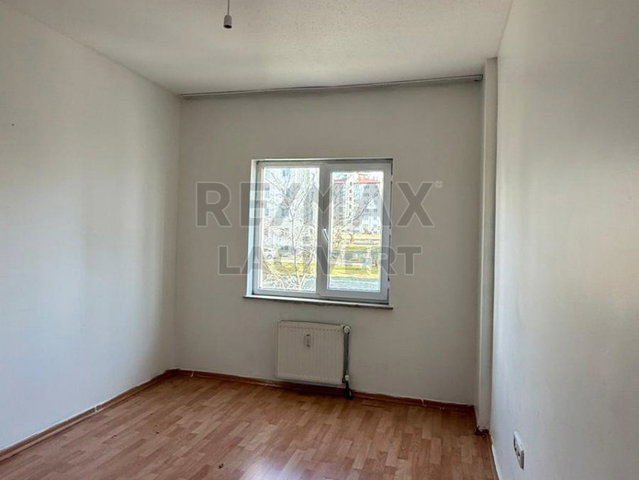 RE/MAX LACİVERT'TEN ÇAT YOLU TOKİLERDE 3+1 KİRALIK DAİRE