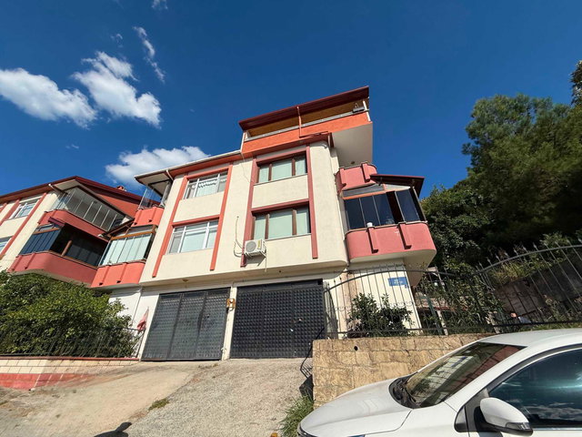 RE/MAX MAXIMUM'DAN GÖLCÜK ULAŞLI'DA SATILIK TRIPLEKS VILLA