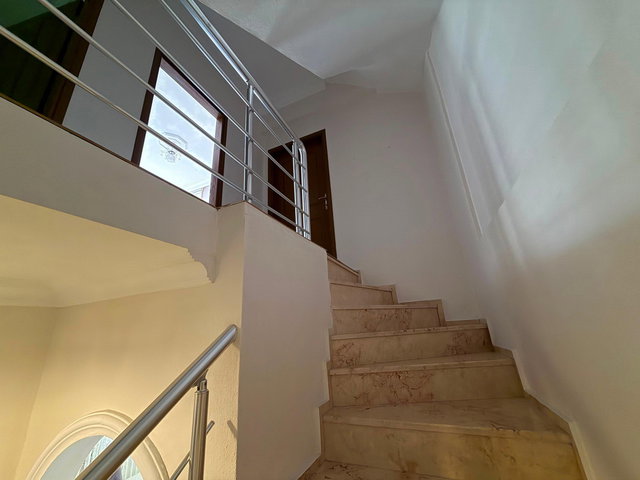 RE/MAX MAXIMUM'DAN GÖLCÜK ULAŞLI'DA SATILIK TRIPLEKS VILLA