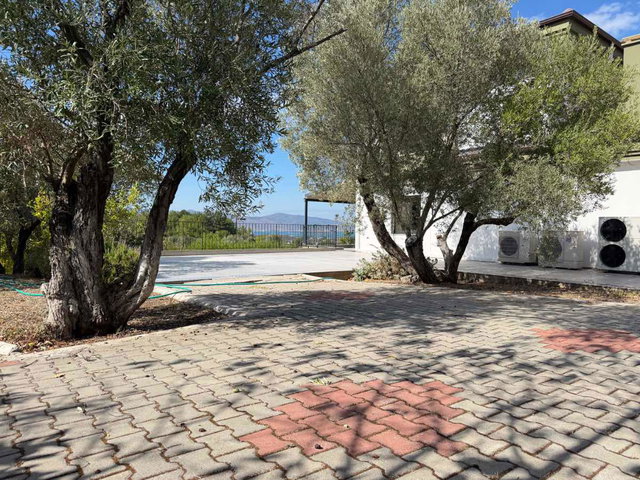 URLA İÇMELER’DE 6+2 EŞYALI KİRALIK VİLLA | 410 M² NET, 5 BANYO, 3 KAT