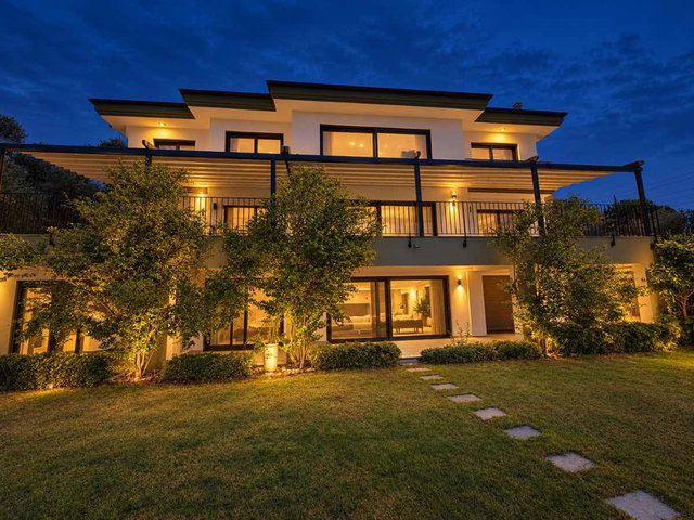 URLA İÇMELER’DE 6+2 EŞYALI KİRALIK VİLLA | 410 M² NET, 5 BANYO, 3 KAT