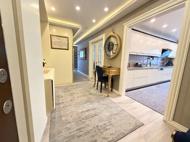 BEYLİKDÜZÜ’NDE SİTE İÇİNDE 3+1 | 190 M² BRÜT | 2 BANYO, BALKON, KAT MÜLKİYETLİ