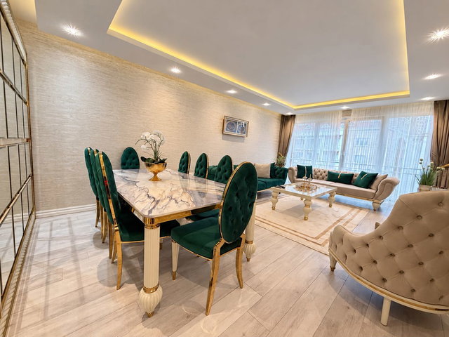 BEYLİKDÜZÜ’NDE SİTE İÇİNDE 3+1 | 190 M² BRÜT | 2 BANYO, BALKON, KAT MÜLKİYETLİ