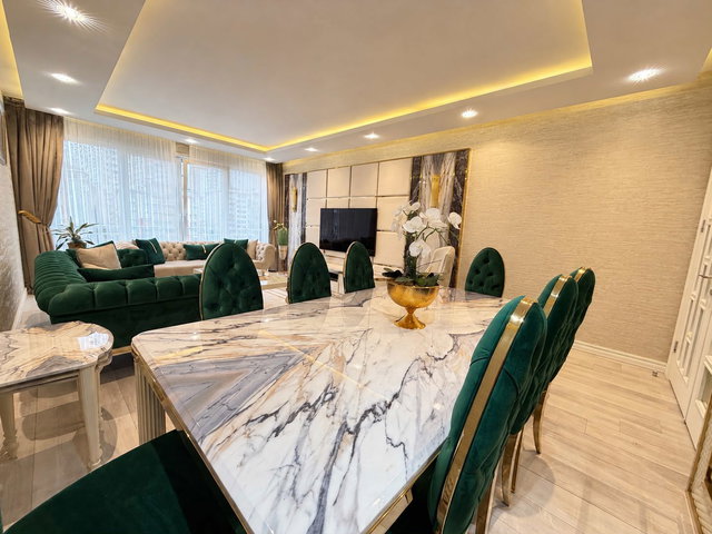 BEYLİKDÜZÜ’NDE SİTE İÇİNDE 3+1 | 190 M² BRÜT | 2 BANYO, BALKON, KAT MÜLKİYETLİ