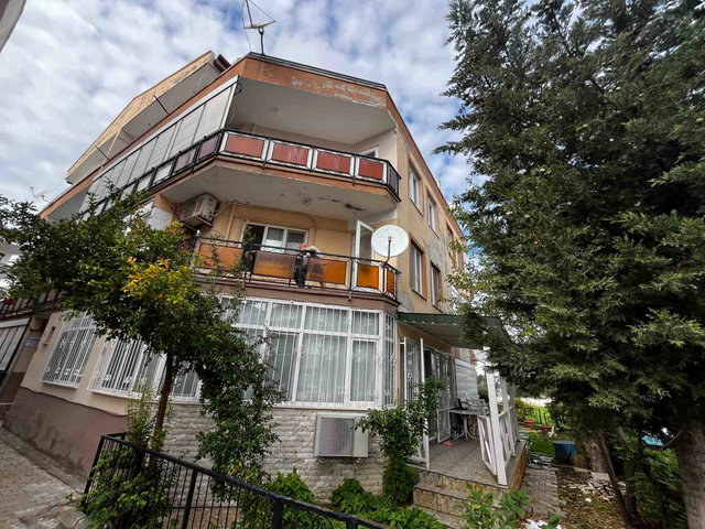AYVALIK KÜÇÜKKÖY SARIMSAKLI'DA SATILIK DENİZE YAKIN 2+1 DAİRE