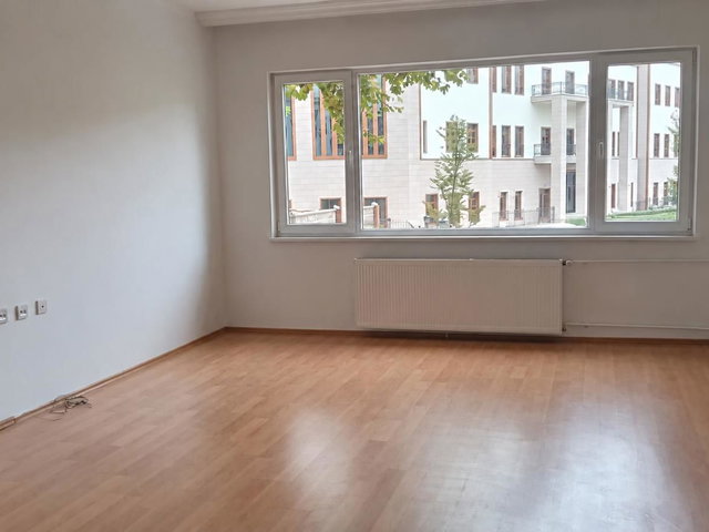 ANKARA'NIN MERKEZİN'DE VALİ KONAĞINA KOMŞU KATTA 2+1 SATILIK DAİRE