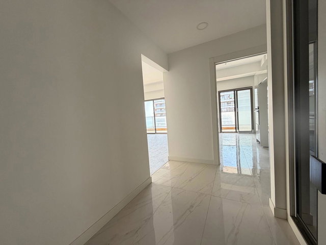 BÜYÜKÇEKMECE’DE SİTE İÇİNDE 3+1 | 185 M² BRÜT | 2 BANYO | DOĞU-GÜNEY CEPHE