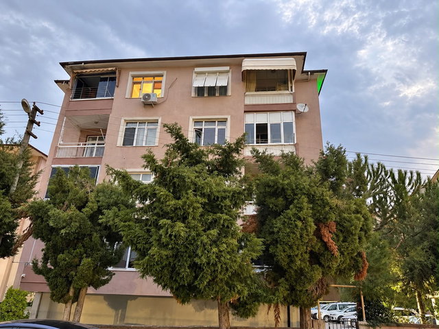 İZMIT PLAJ YOLU CUMHURIYET SITESI’NDE SATILIK 3 + 1 DAIRE