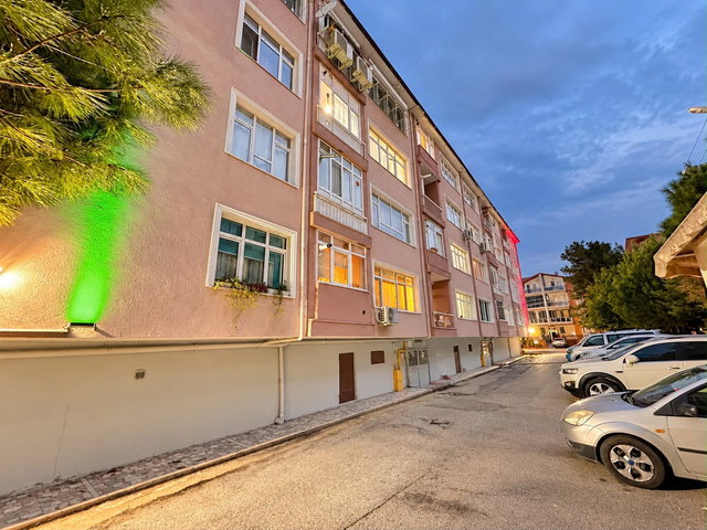 İZMIT PLAJ YOLU CUMHURIYET SITESI’NDE SATILIK 3 + 1 DAIRE