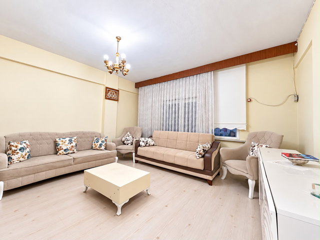 İZMIT PLAJ YOLU CUMHURIYET SITESI’NDE SATILIK 3 + 1 DAIRE