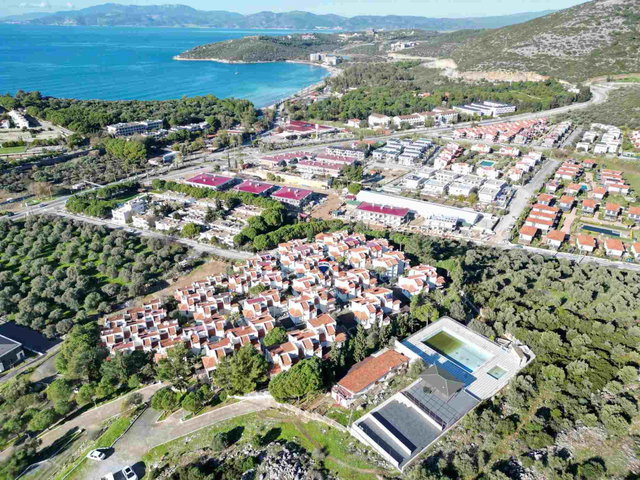 KUŞADASI BAYRAKLIDEDE’DE SİTESİ’NDE 4+1,ÇİFT CEPHELİ VİLLA