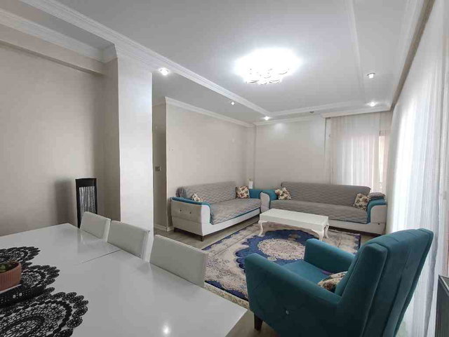 ÇIFTLIKKÖY MERKEZDE SATILIK EBEVEYN BANYOLU 3+1 ARAKAT
